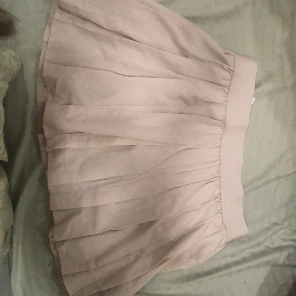 Alo yoga varsity skirt. Nude color, never wear. Size S